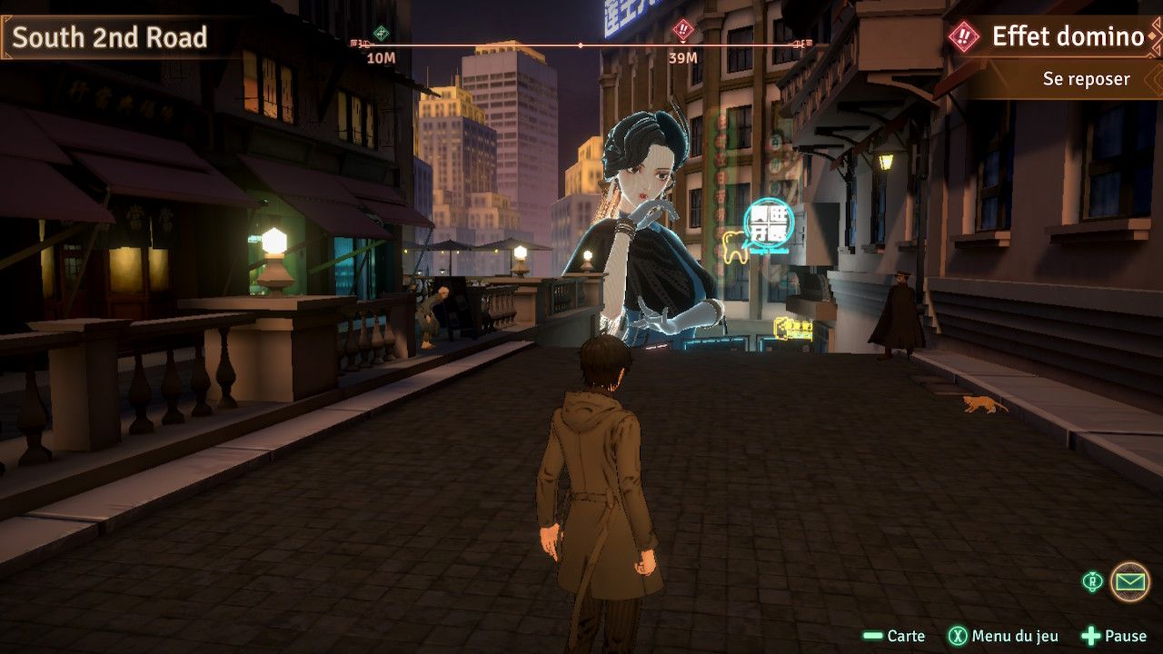 Dee dans une ville vide. Au fond de la rue futuriste, un grand hologramme de femme.