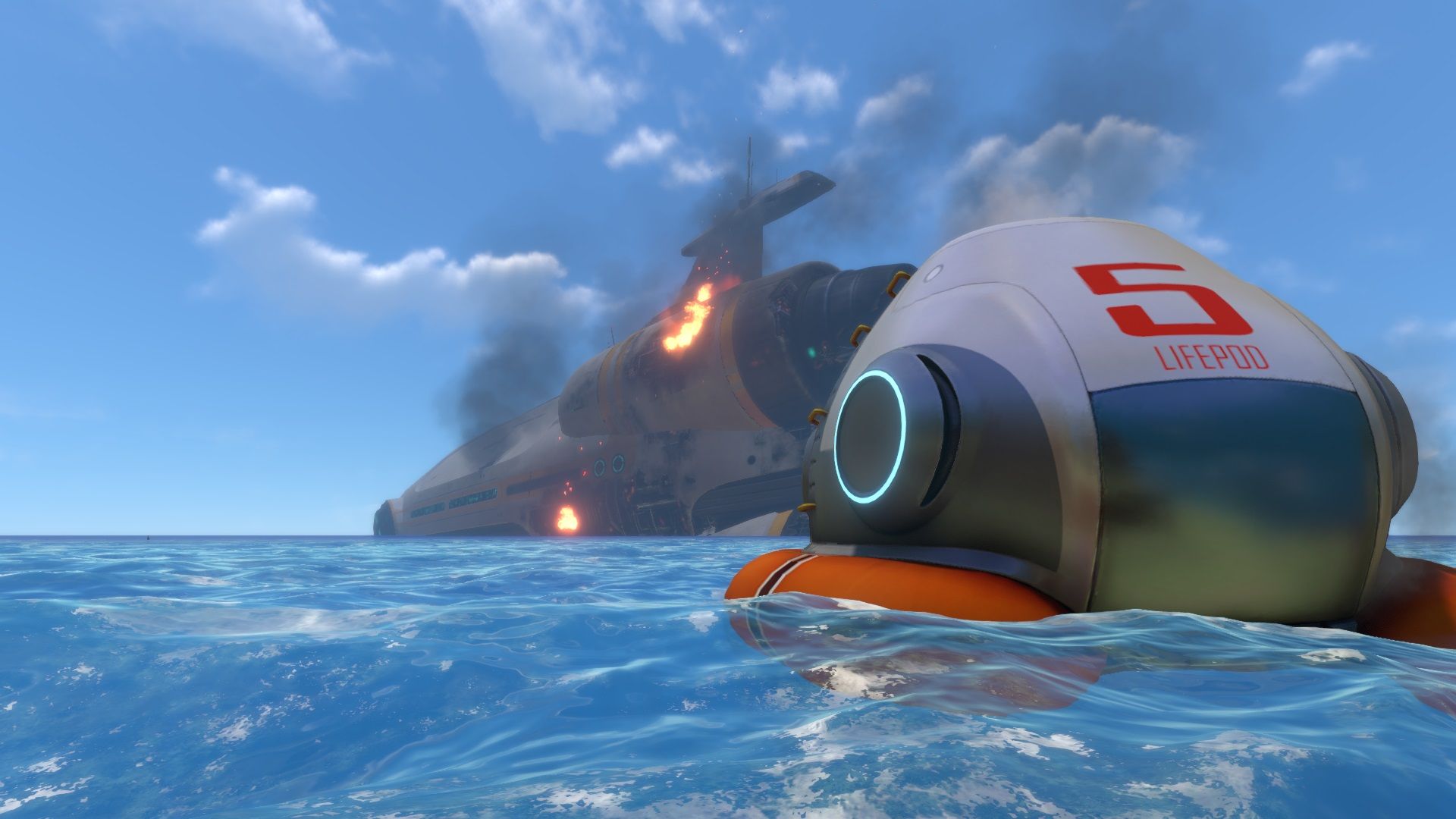 Subnautica start : un vaisseau spatial accidenté, et notre pod de survie flottent sur l'eau.