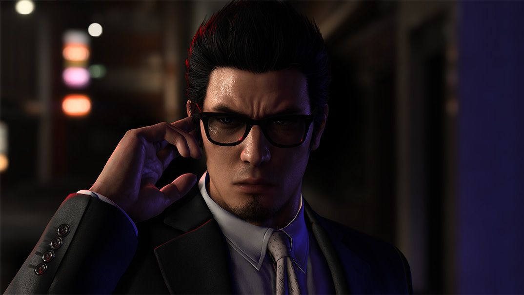 Kazuma Kiryu avec des lunettes, il est absolument méconnaissable