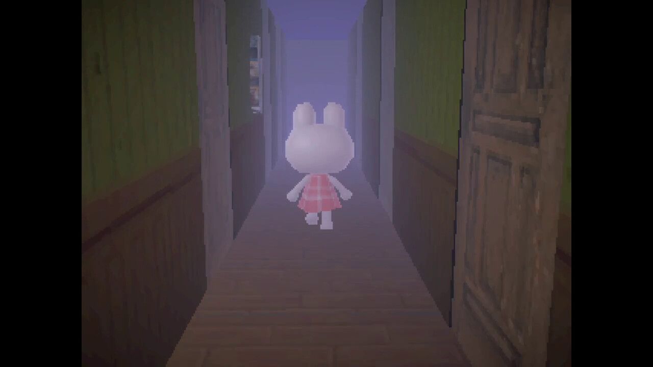 Un petit kapin humanoïde marche dans un couloir brumeux