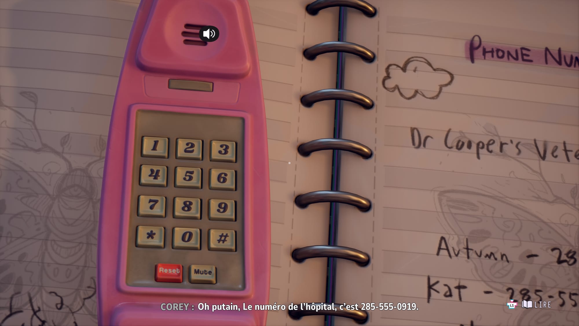 Un téléphone sans fil avec des grosses touches sur un carnet de numéros téléphoniques.